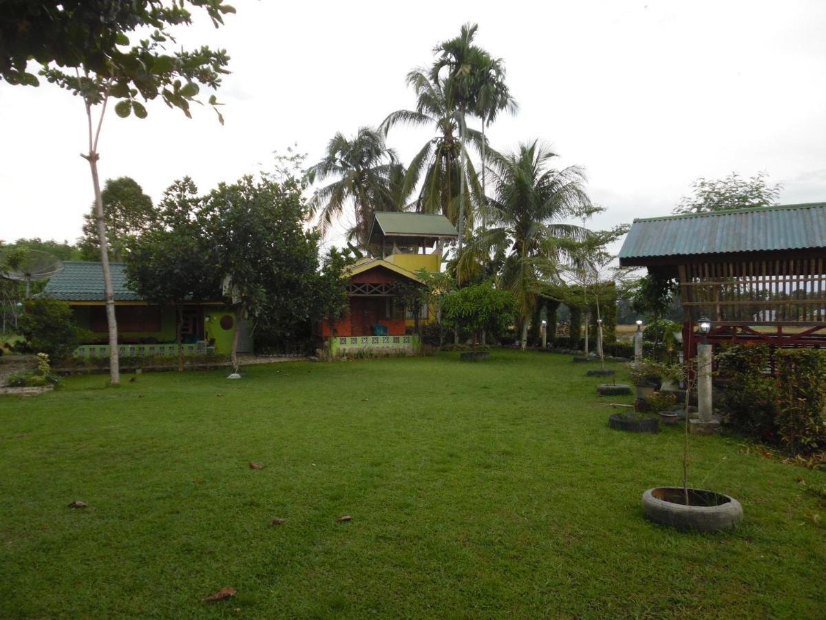 Ambow Homestay Jungle Trekking & Village Tour 부킷 라왕 외부 사진