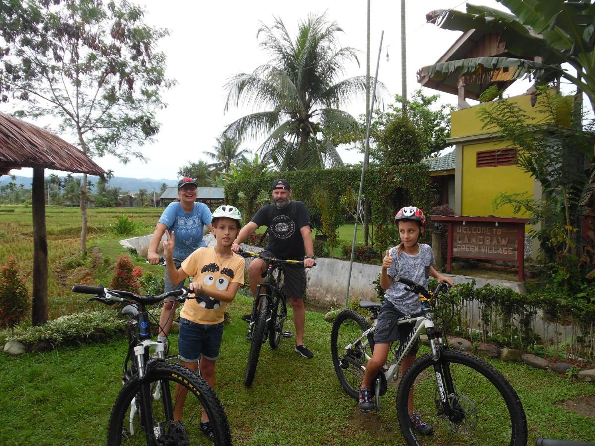 Ambow Homestay Jungle Trekking & Village Tour 부킷 라왕 외부 사진