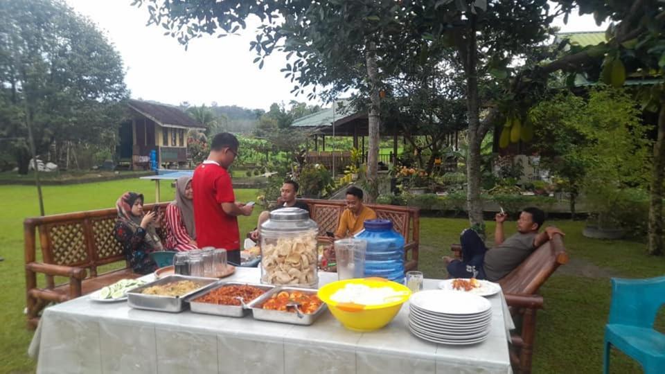 Ambow Homestay Jungle Trekking & Village Tour 부킷 라왕 외부 사진