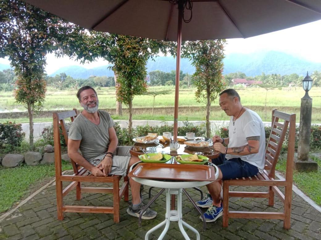 Ambow Homestay Jungle Trekking & Village Tour 부킷 라왕 외부 사진