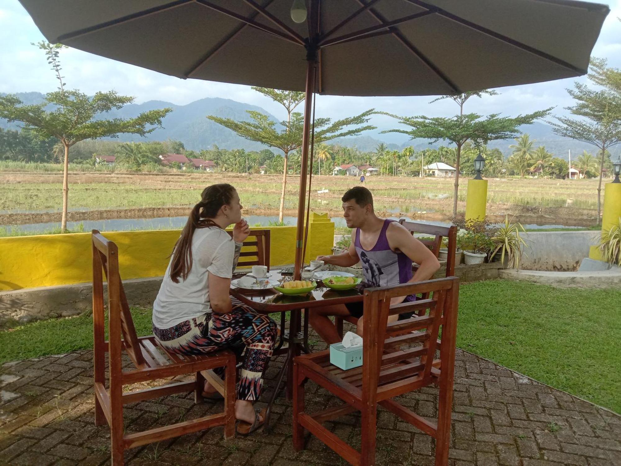 Ambow Homestay Jungle Trekking & Village Tour 부킷 라왕 외부 사진