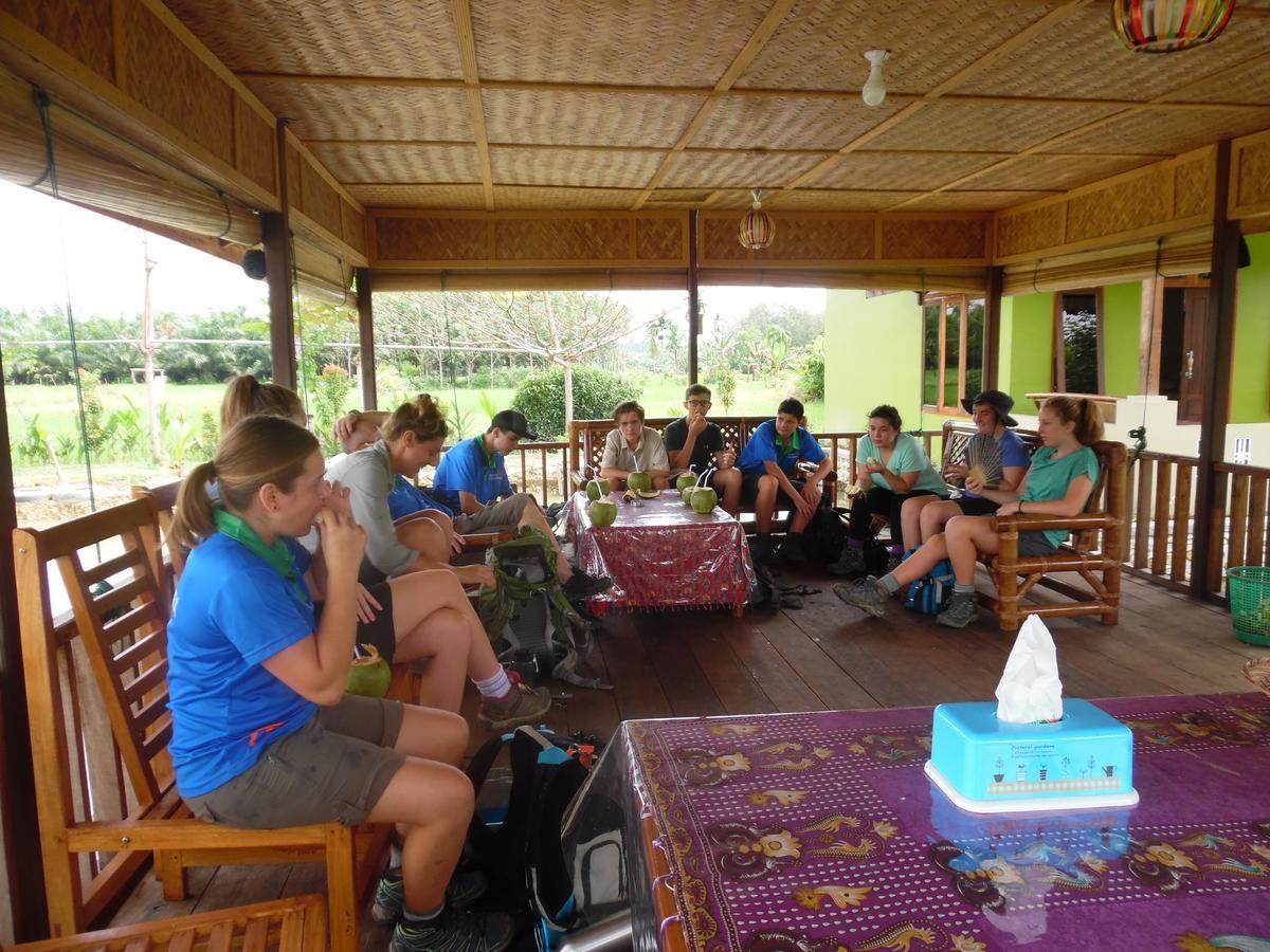 Ambow Homestay Jungle Trekking & Village Tour 부킷 라왕 외부 사진