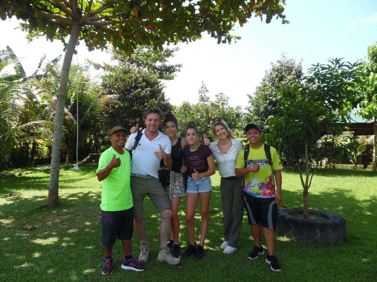 Ambow Homestay Jungle Trekking & Village Tour 부킷 라왕 외부 사진