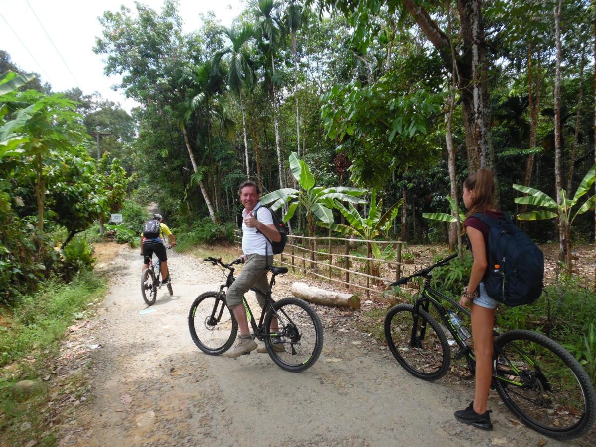 Ambow Homestay Jungle Trekking & Village Tour 부킷 라왕 외부 사진