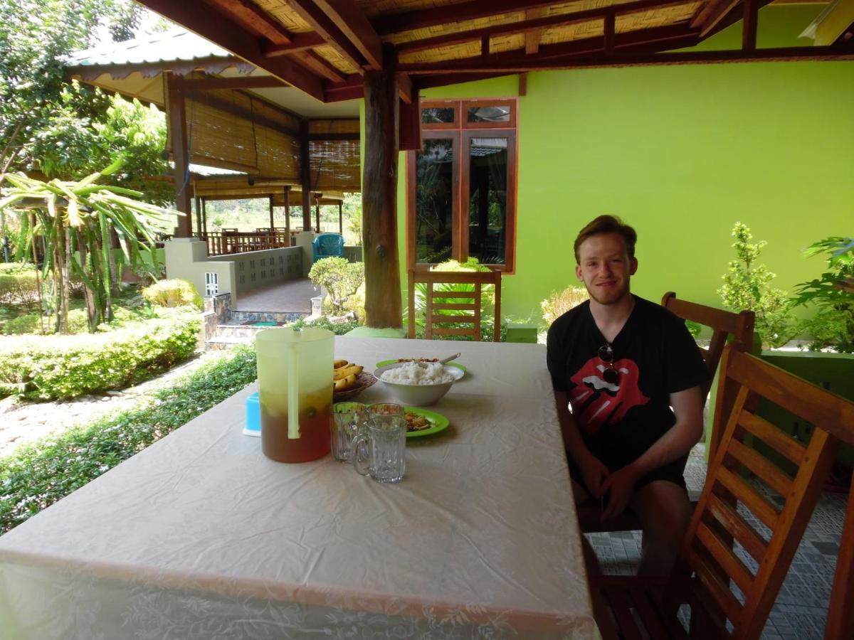 Ambow Homestay Jungle Trekking & Village Tour 부킷 라왕 외부 사진