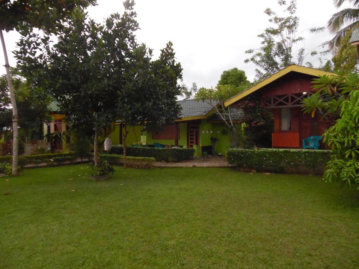 Ambow Homestay Jungle Trekking & Village Tour 부킷 라왕 외부 사진