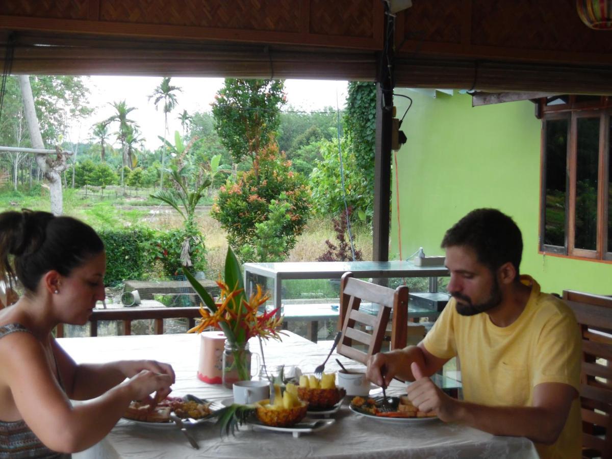 Ambow Homestay Jungle Trekking & Village Tour 부킷 라왕 외부 사진